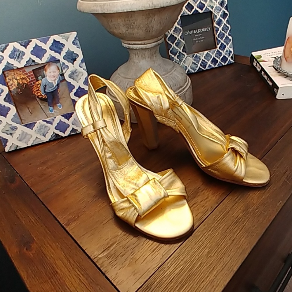 👠DvF gold sandals